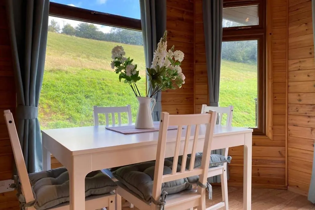 Countryside Cabin In Cowbridge Villa